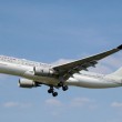 800px-Qatar.airways.a330-200.a7-acf.arp1_1-500x3241