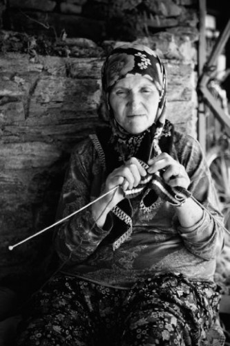 women turkey knitting