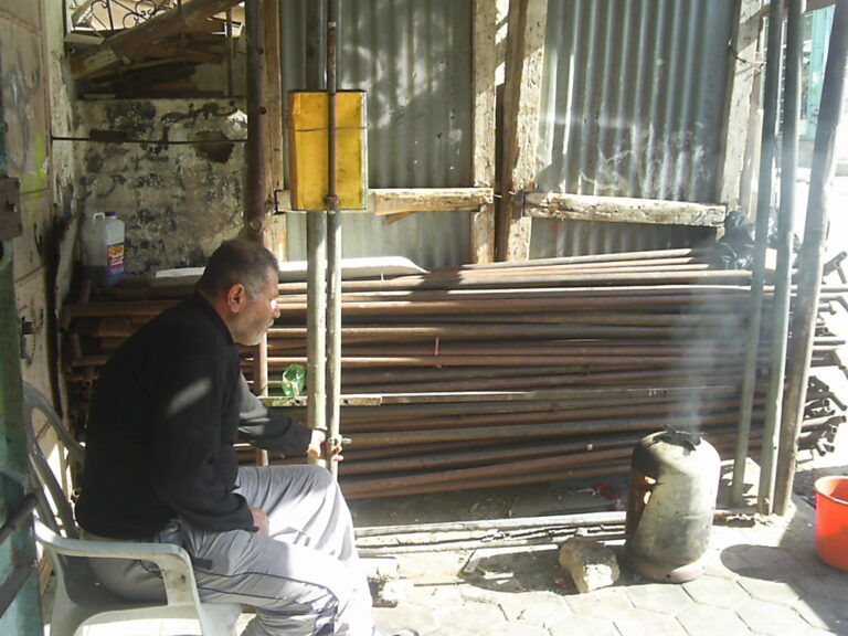 Turning Back The Clock With A DYI Bread Oven Helps Gazans Cook In Difficult Times