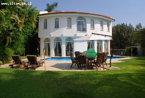 herzliya pituach villa house israel photo