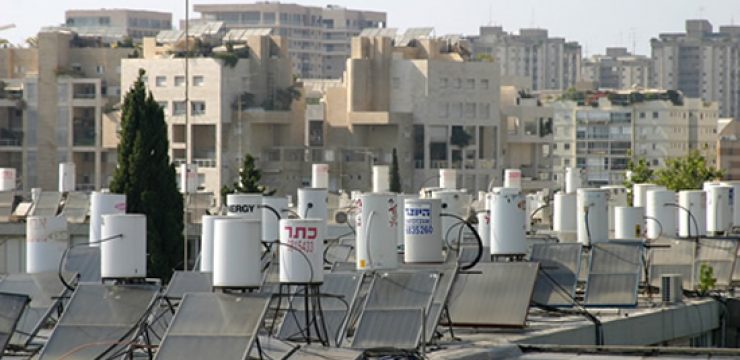 solar-water-heaters-on-roof_lbiRv_578411.jpg