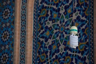 Don't Sit Close To Your CFL Lightbulbs, They May Cause Skin Cancer