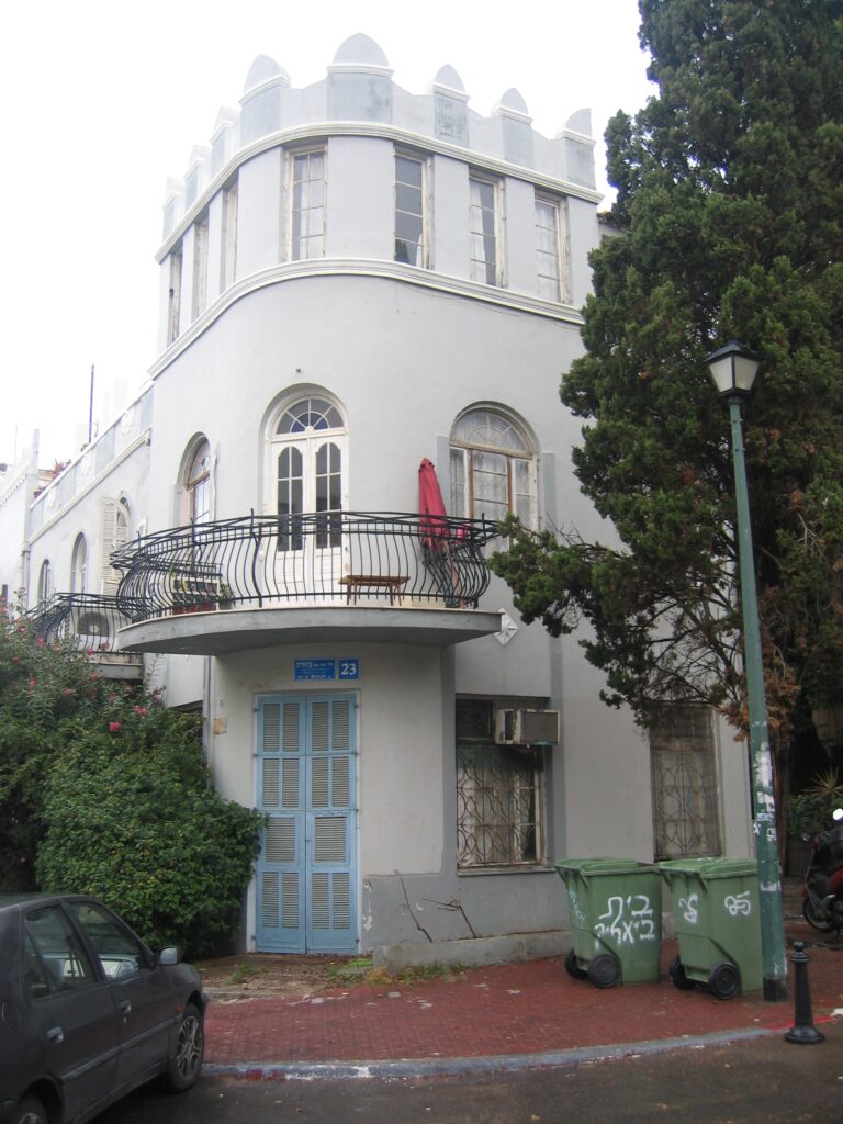 Tel Aviv's City Tree Hosts Eco Salons All Summer!