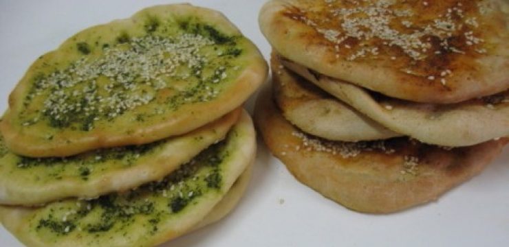 Pita-with-zaatar-and-paprika-toppings-500x277.jpg