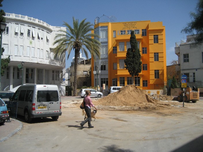 Bialik Square Loses Famous Centerpiece