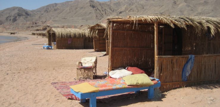 hoosha-hut-sinai1.jpg