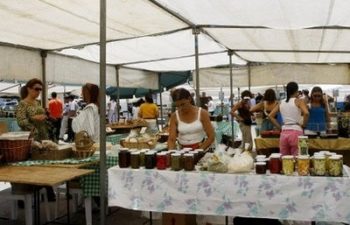 Lebanon Farmers Market Makes Food Not War