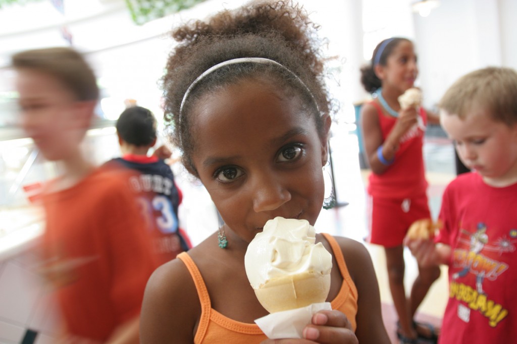 Make Low-Sugar, Smooth Ice Cream fit for Hot Summer Days