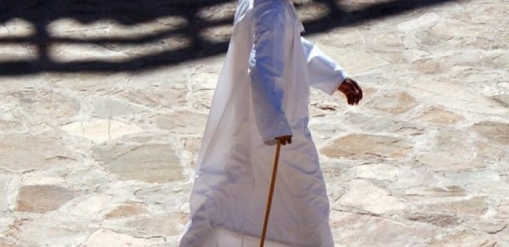 legs-walking-united-arab-emirates.jpg