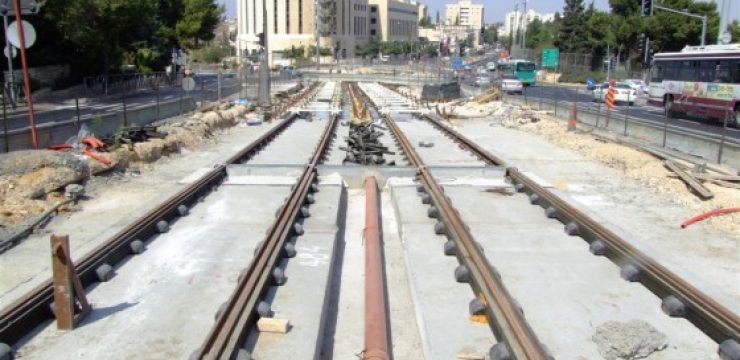 light-rail-tracks-in-jerusalem1.jpg