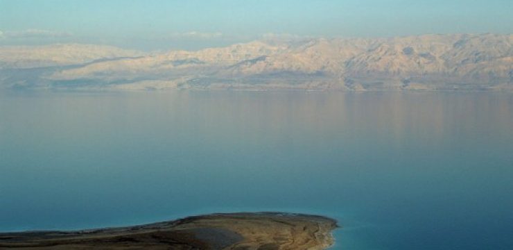 800px-Dead_Sea_by_David_Shankbone.jpg
