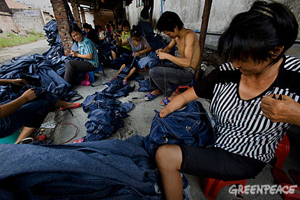chinese-workers-jeans