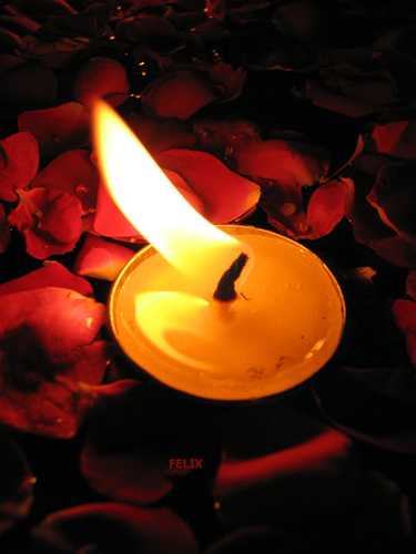 romantic-candle-dinner