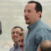 Counsul General plants tree for Auja