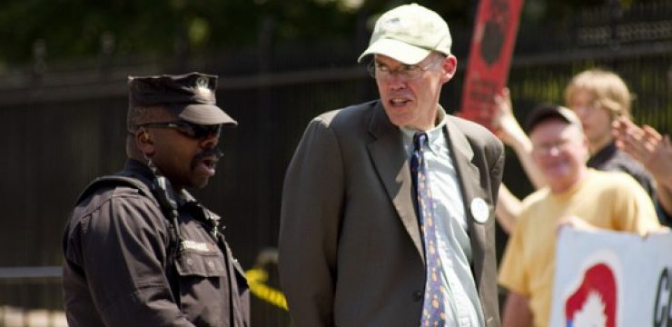 Bill-McKibben-arrested-at-White-House-550x366.jpg