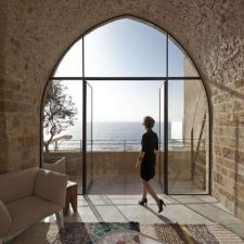 Breathtaking Jaffa Flat by Pitsou Kedem Celebrates Israel’s Creative Side