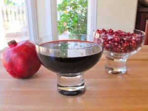 Homemade pomegranate molasses recipe