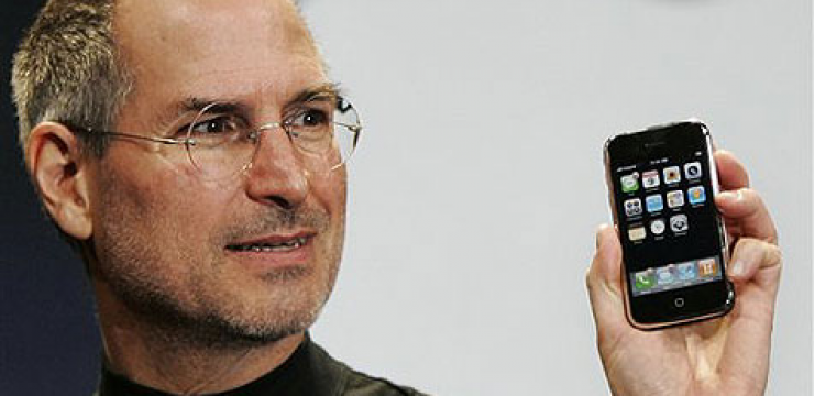 steve-jobs-iphone.png