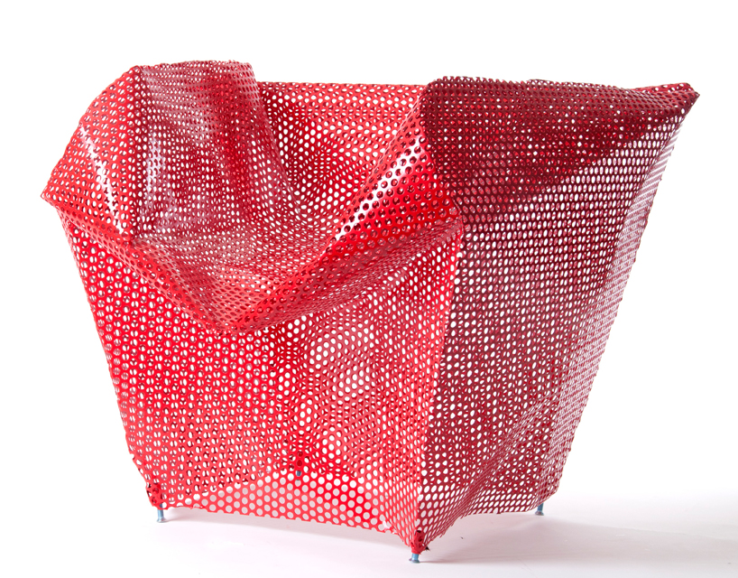 Mannequin-made Chair Puts Human Form in Motion