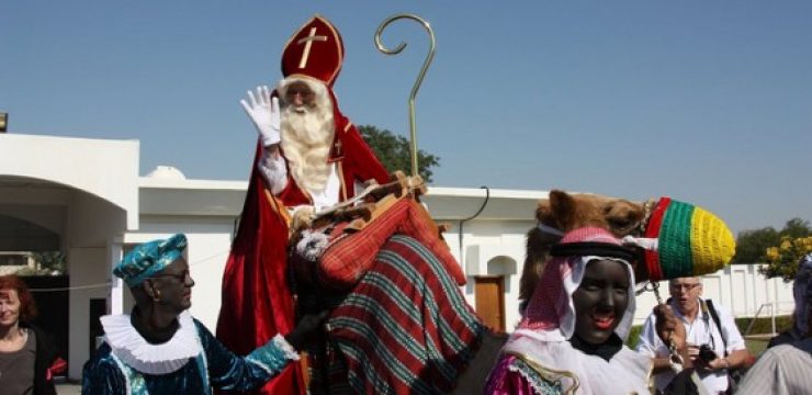 Santa-on-a-camel-qatar.jpg
