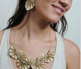 Folded Paper Jewelry That Makes Origami Look Chic Folded Paper Jewelry That Makes Origami Look Chic
