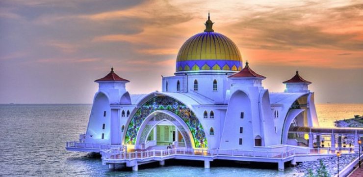Malacca-Straits-Mosque-1.jpg