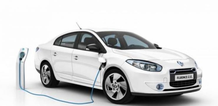 2011-Renault-Fluence-Z.E-Front-Side-Charging-View-800x537.jpg