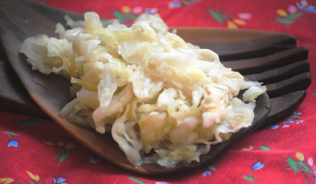 How to make naturally fermented sauerkraut, without vinegar