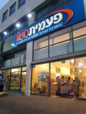 Throwaway Passover Dishes to Fill Landfills