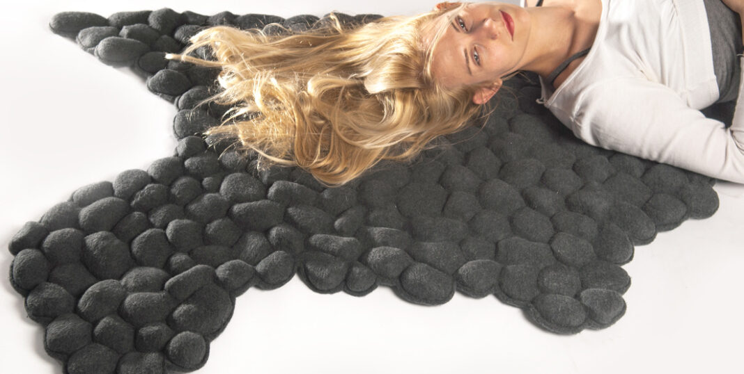 Carpet Made From Pebbles Gives Great Foot Massage