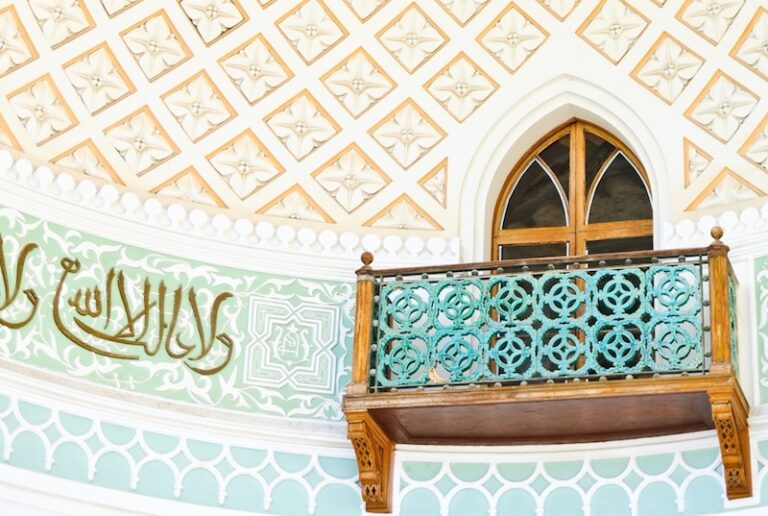 Building a Green Deck for Hanging Gardens and Middle East Sensibilities