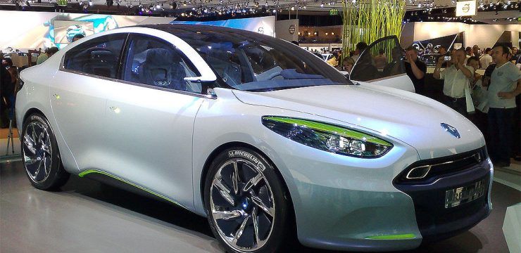 1024px-Renault_Fluence_Z.E._Concept1.jpg