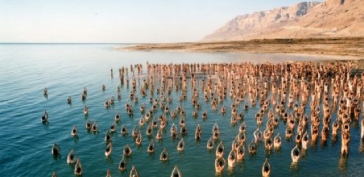 Spencer-Tunick-Naked-Isralis-Paddle8.jpg