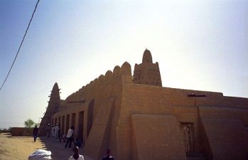Armed Islamists Destroy Timbuktu’s Mud Architecture Armed Islamists Destroy Timbuktu’s Mud Architecture