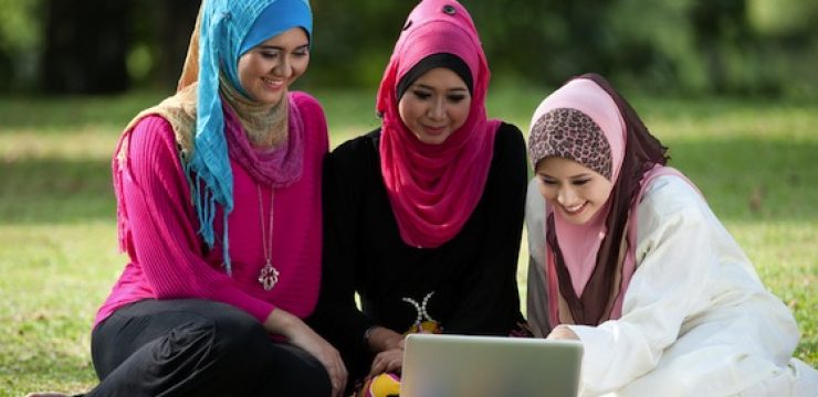muslim-women-apple-computer.jpeg