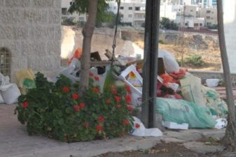 Amman Infested with Litterbugs While Emiratis Cry Foul