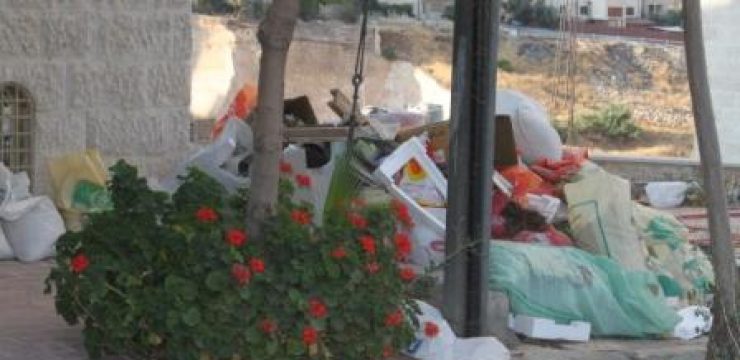 Jabal-Amman-trash1.jpg
