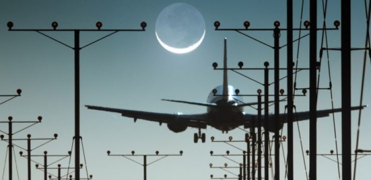 jet-plane-jumbo-landing-fuel-moon-560x358.jpg