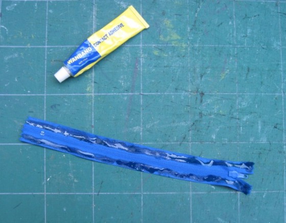 3 Glue on zipper make pencil case upcycled water bottle