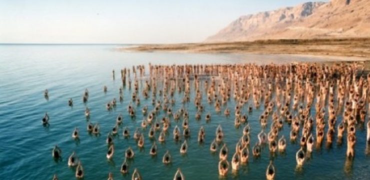 Spencer-Tunick-Naked-Isralis-Paddle8.jpg