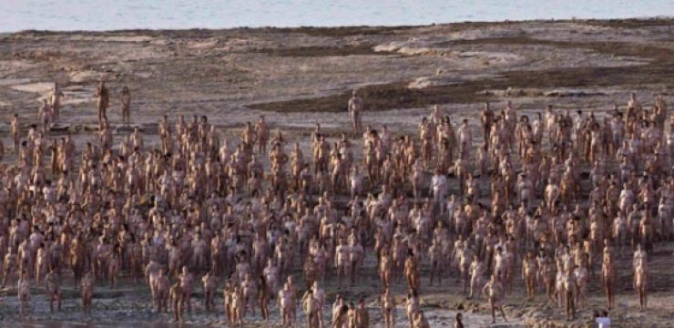 naked-dead-sea-spencer-tunick.jpeg