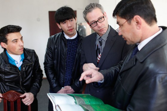 Theo van de Laar, Middle East tour guide