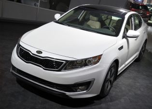 Why white colored cars are a better investment