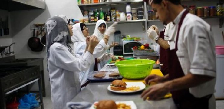 rsz_workers_gaza_deaf_restaurant.jpg