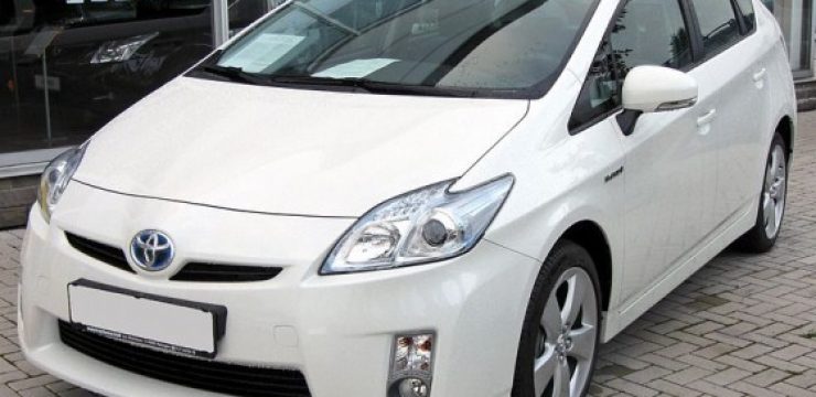800px-Toyota_Prius_III_20090710_front.jpg