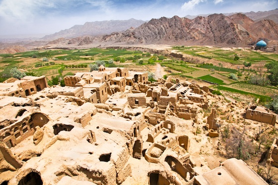 Earth architecture, mud buildings, Yadz, Iran, tourism, eco-tourism, travel, adventure, Rahhalah, hiking, trekking