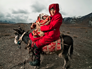 XinZhao Li Snaps Rare Photos of Remote Tajik People in China