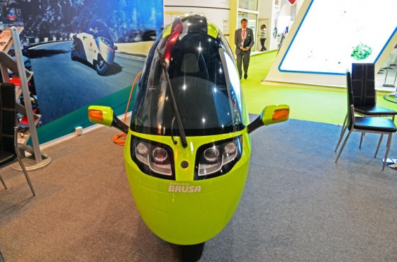 Zerotracer, green transportation, Masdar City, Abu Dhabi, electric motorbike, world's most efficient luxury vehicle, the bike that wears its own helmet, Swiss design, electric vehicle