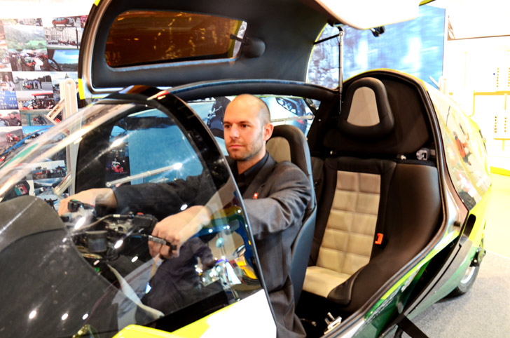 Zerotracer, green transportation, Masdar City, Abu Dhabi, electric motorbike, world's most efficient luxury vehicle, the bike that wears its own helmet, Swiss design, electric vehicle