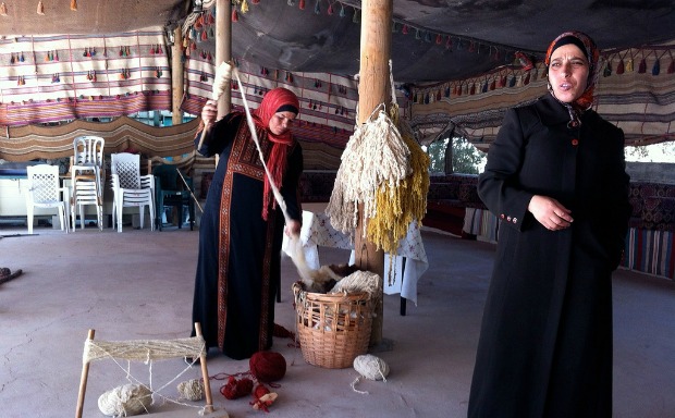 lakiya sidreh weaving workshop with bedouins